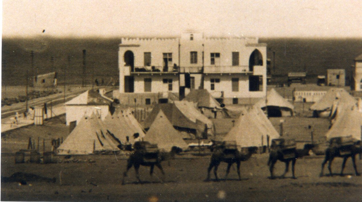 Ussishkin building behind new immigrants' tents, 1923